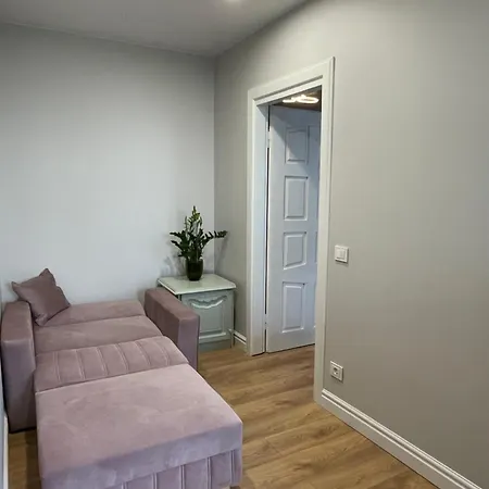 15 Minutes To Old Town Apartment