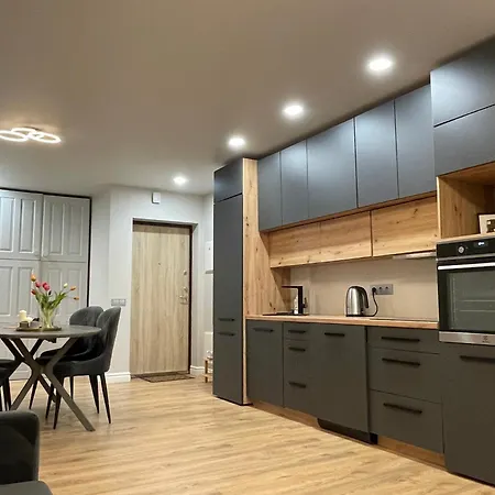 15 Minutes To Old Town Apartment